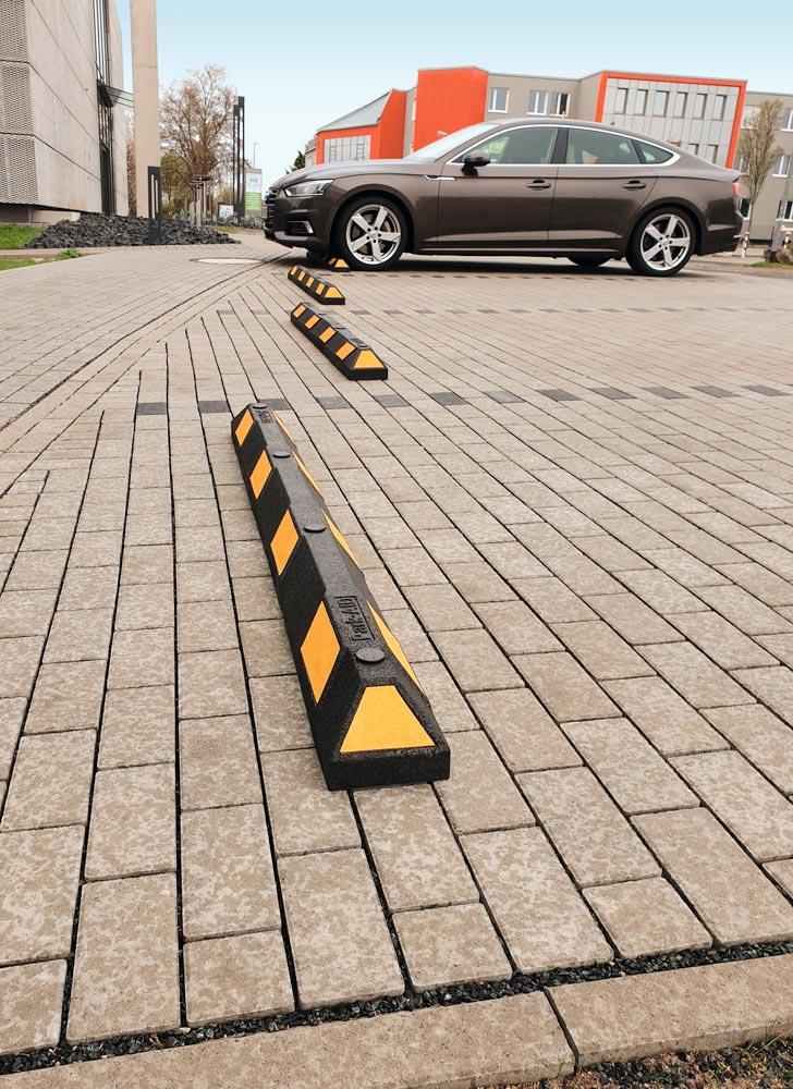 Parkplatzbegrenzer Farbe schwarz-gelb, Recy.-Gummi mit Reflektorstreifen inkl. Dübelmaterial, LxBxH 900x150x100 mm
