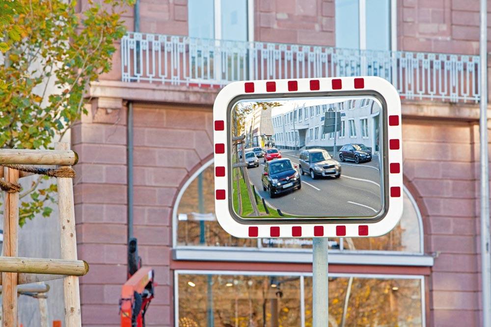 Verkehrsspiegel, Rahmen, Spiegelfläche Edelstahl, rot reflektierender Blickfangrand, mit Halterung, BxH 600x450 mm