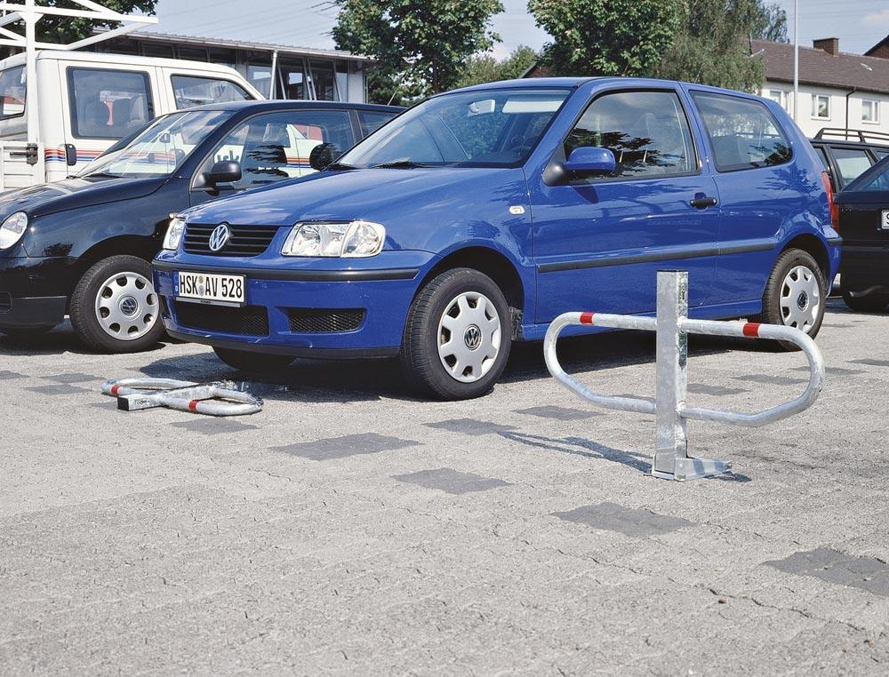 Flexibler Parkplatzbügel aus Stahl, verzinkt, PZ-Hauptschlüssel, zum Aufdübeln, BxH 1000x600 mm