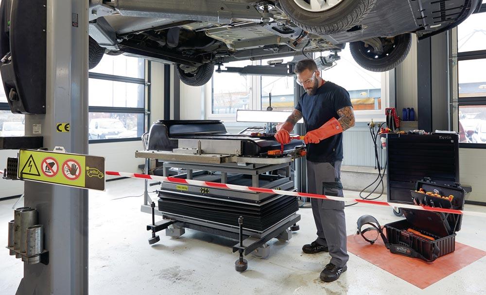 Werkzeugsortiment XL eMobility 77-teilig im Schutzkoffer