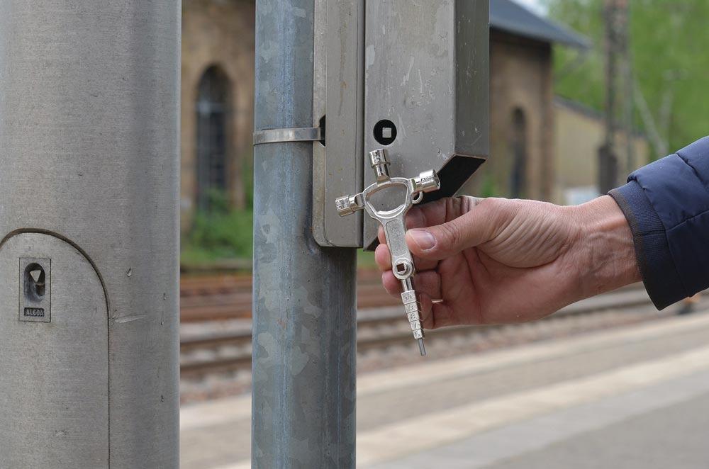 Bau-Schaltschrankschlüssel 13 Funktionen integr. Flaschenöffner