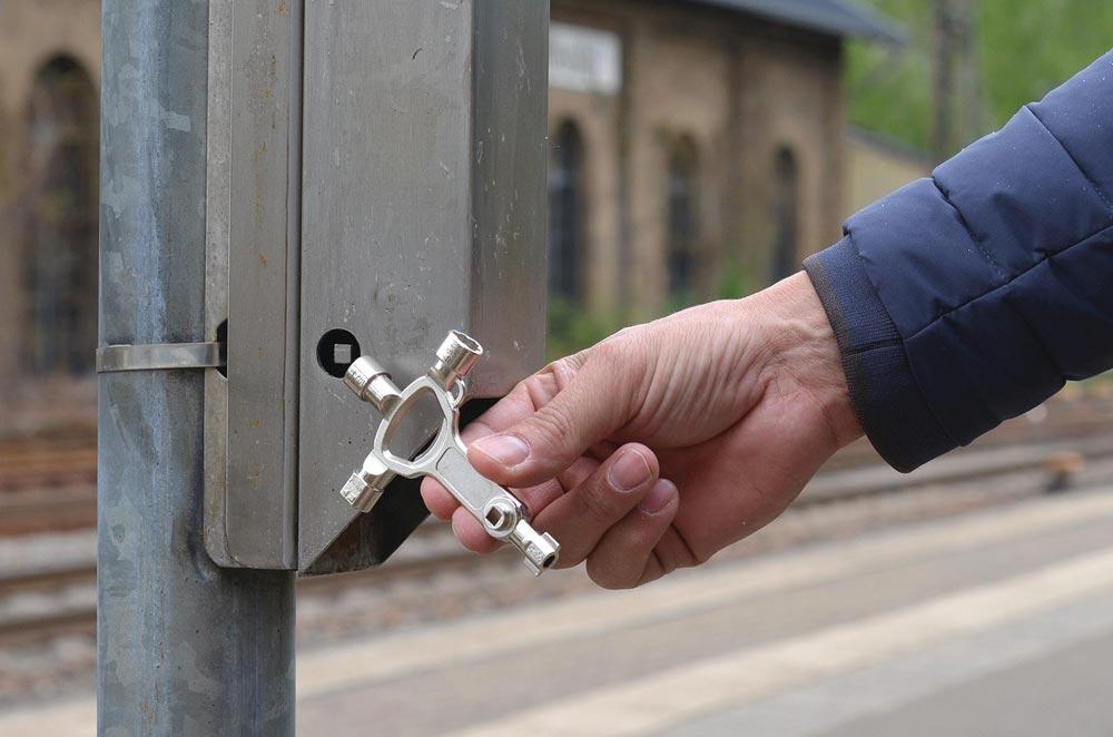 Schaltschrankschlüssel 9 Funktionen integr. Flaschenöffner
