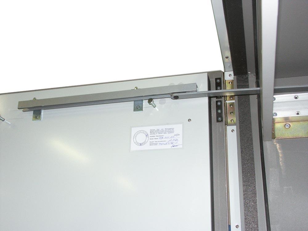 Fass-Schrank für 2x200-l-Fässer, BxTxH 1555x1015x2225 mm, inkl. Auffangwanne 220 l mit Gitterrost und Türfeststellanlage, RAL 7035