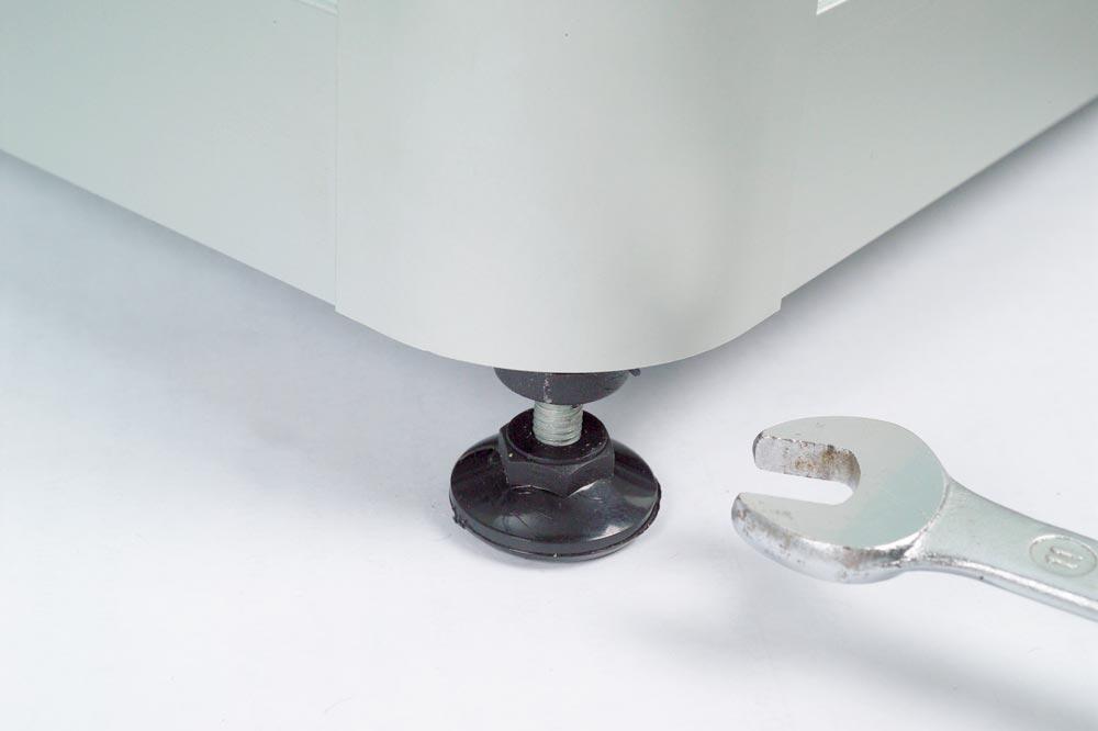 Standvitrine mit Schiebetüren, BxTxH 1500x500x2000 mm, 2 Glasböden, alusilber, inkl. Beleuchtung