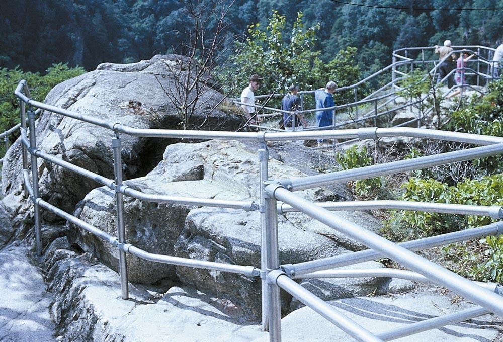 90 Grad Kreuzverbinder, 2 Durchgänge, 1 Abgang, Größe A, Rohrdurchm. außen 26,9 mm, 3/4 90 Grad Kreuzverbinder, 2 Durchgänge, 1 Abgang, Größe A, Rohrdurchm. außen 26,9 mm, 3/4
