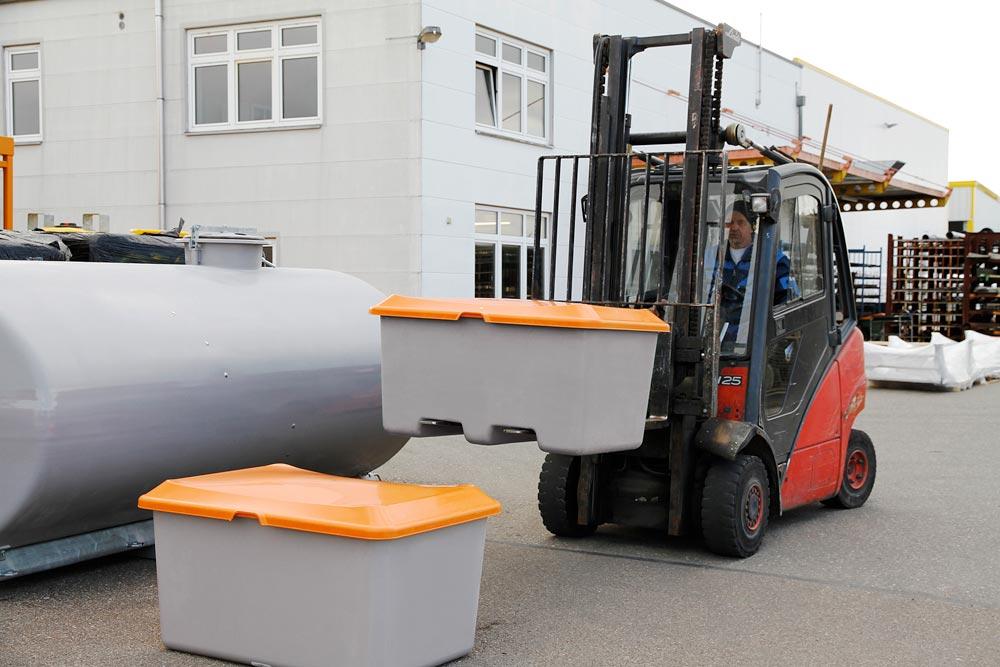 Streugutbehälter 400 l, Außenmaß BxTxH 1210x820x680 mm, ohne Entnahmeöffnung, mit Staplersockel, Korpus grau, Deckel orange