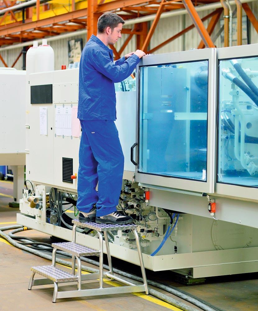 Arbeitspodest, starr, Aluminium, 2 Stufen 200 mm tief, Podesthöhe 400 mm, Arbeitshöhe 2400 mm, 5,5 kg, Grundfläche 640x610 mm, Plattform 350x577 mm
