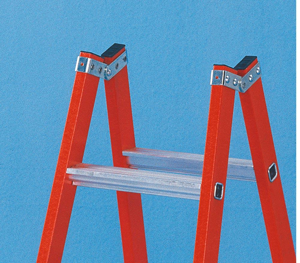 Kunststoff-Stehleiter, beiseitig begehbar, mit GFK-Holmen und Leichtmetall-Breitsprossen 60 mm tief, Leiterlänge 1900 mm, 2x6 Stufen