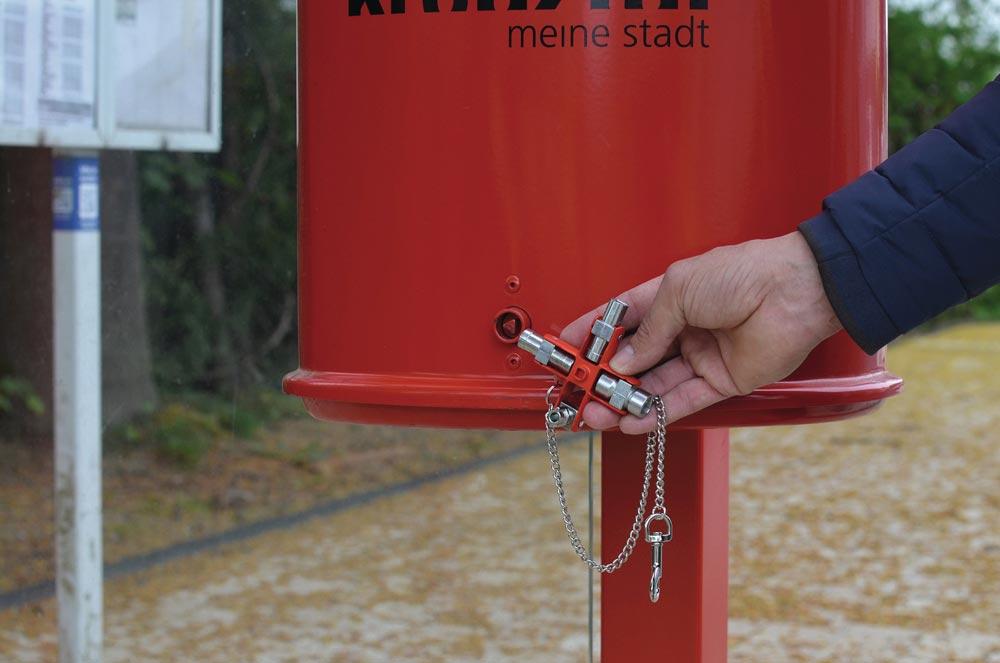 Doppel-Schaltschrankschlüssel SuBMaster 9 in 1 14 Funktionen mit Karabinerhaken an Kette