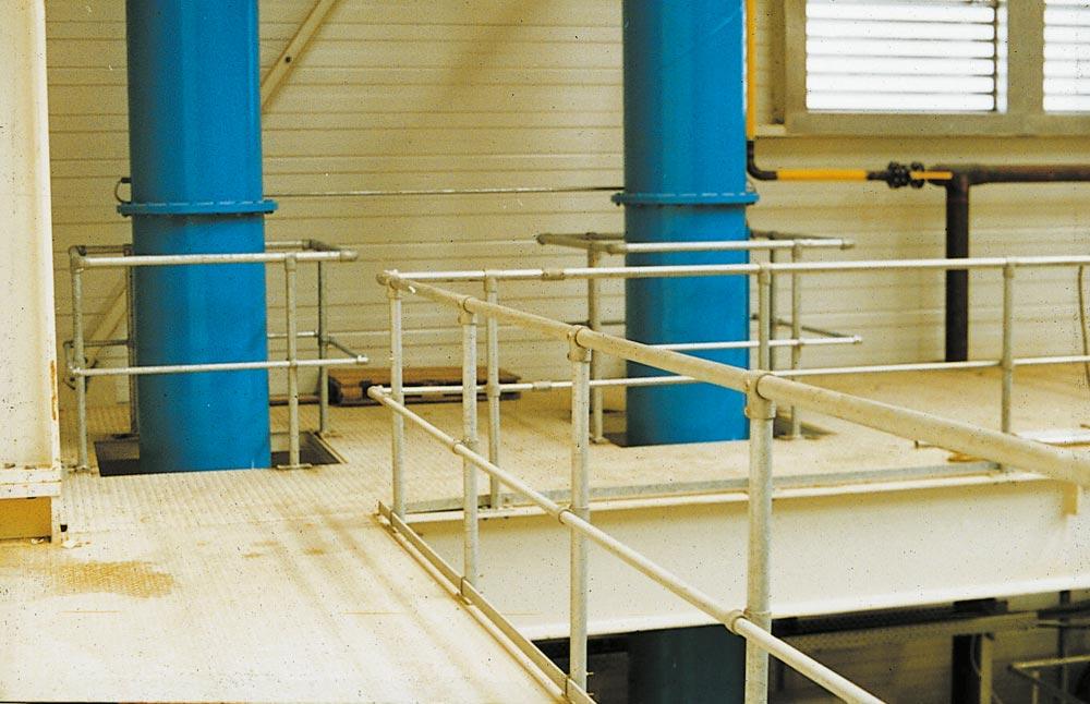90 Grad Kreuzverbinder, 2 Durchgänge, 1 Abgang, Größe E, Rohrdurchm. außen 60,3 mm, 2 90 Grad Kreuzverbinder, 2 Durchgänge, 1 Abgang, Größe E, Rohrdurchm. außen 60,3 mm, 2