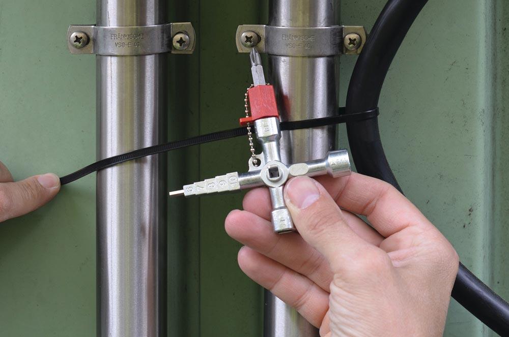 Schaltschrankschlüssel 820 M03 13 Funktionen mit Bitadapter